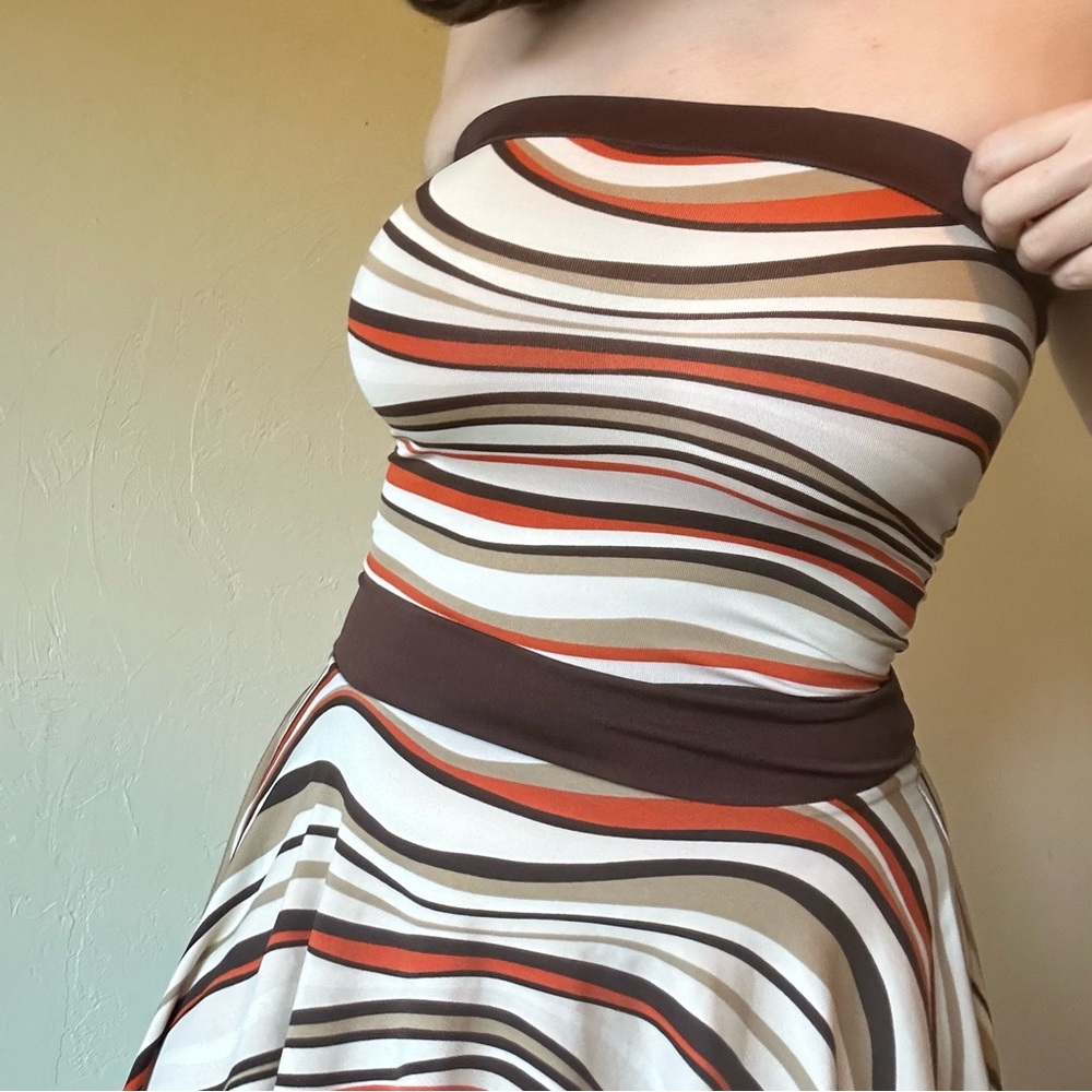 Y2K vintage strapless 70’s inspired dress from Body Central.